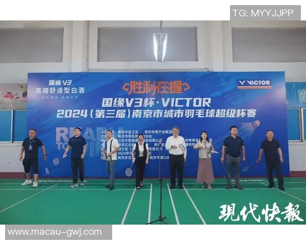 南京羽毛球队在全国羽毛球配合排行榜中荣获第十名展现出强劲实力与团队默契 南京羽毛球队在全国羽毛球配合排行榜中荣获第十名展现出强劲实力与团队默契