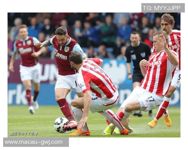 加的夫城与伯恩利激战正酣实况回顾与精彩瞬间分析