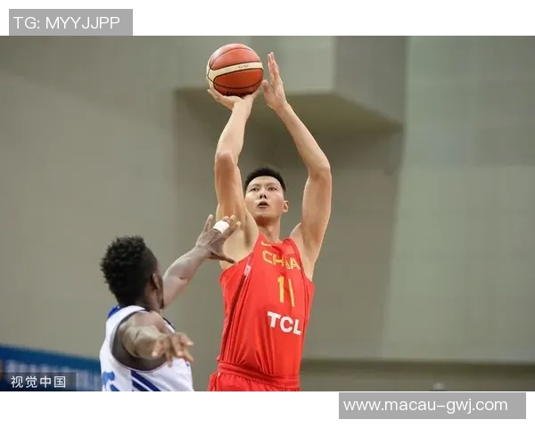 易建联：从篮球场上的传奇到人生舞台的多重角色探索与成长之路