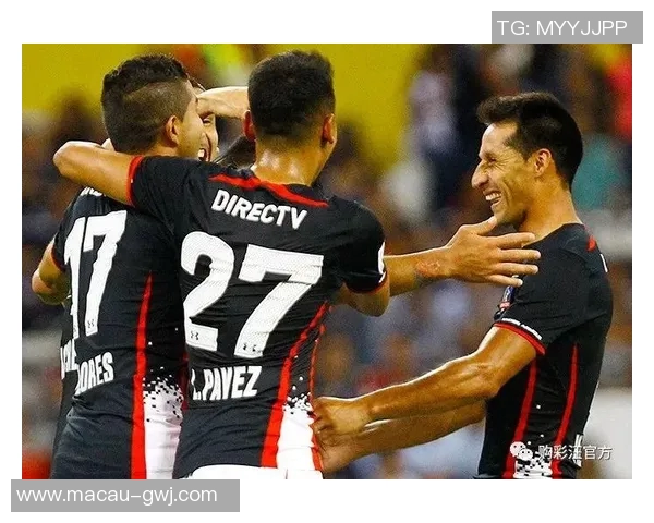 玻利瓦尔与曼塔的激烈对决揭示足球战术与团队精神的完美结合