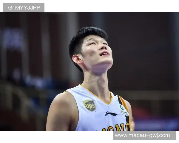 胡金秋：从年轻球员到篮球明星的成长之路与未来展望