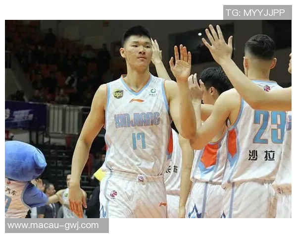 范子铭的成长之路与篮球梦想：从青涩少年到职业球员的蜕变历程