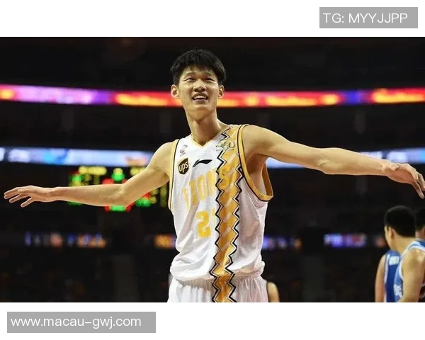 胡金秋：从青涩新星到CBA赛场的领军人物之路