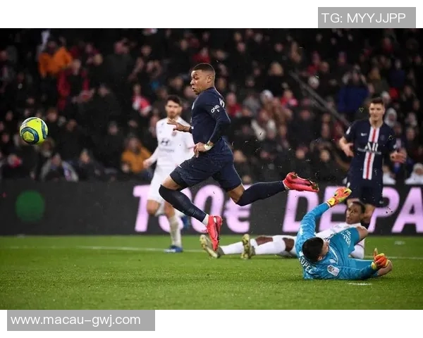 里昂与亚眠的精彩对决全景回顾与战术分析 里昂与亚眠的精彩对决全景回顾与战术分析