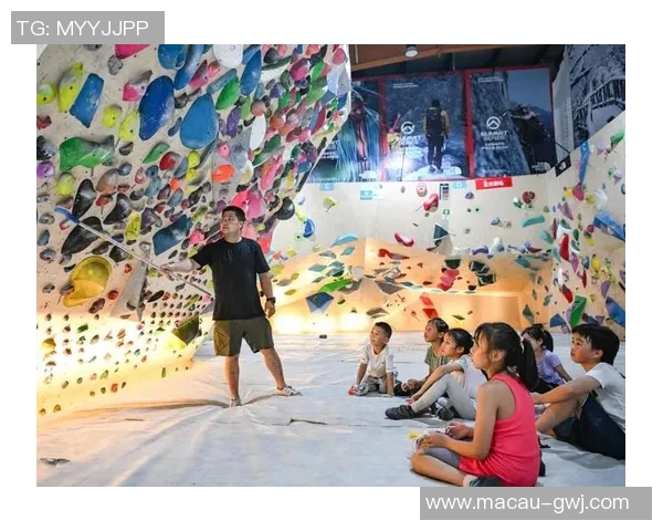 成都攀岩队在全国攀岩配合排行榜中荣获第十名的佳绩引发关注MBA 成都攀岩队在全国攀岩配合排行榜中荣获第十名的佳绩引发关注MBA