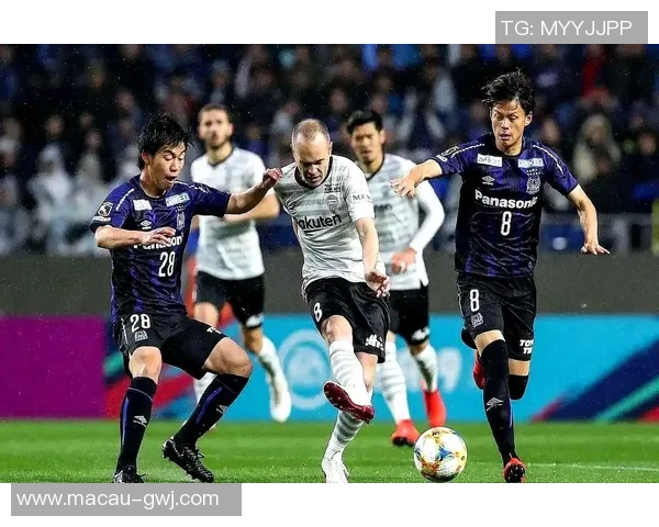 柏林赫塔与柔亚的精彩对决揭示足球战术与团队合作的魅力 柏林赫塔与柔亚的精彩对决揭示足球战术与团队合作的魅力