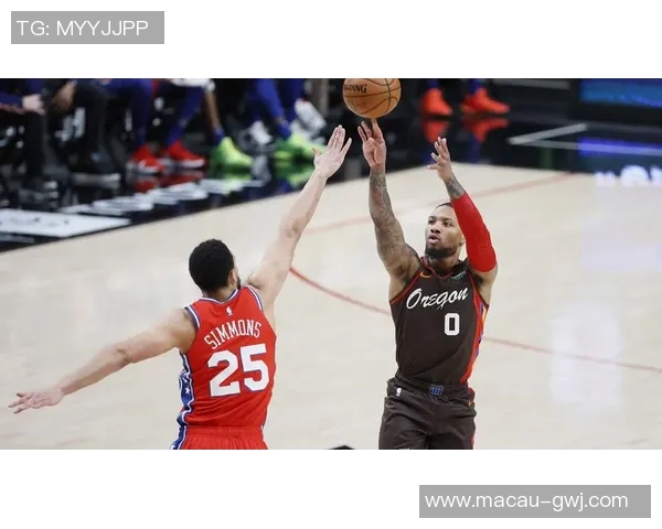 篮网与开拓者激战正酣比分悬念迭起引发球迷热议